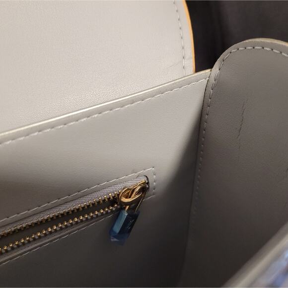 LOUIS VUITTON Never Used w/ Tag Monogram Vernis Christie GM in Silver Crossbody - Picture 14 of 15